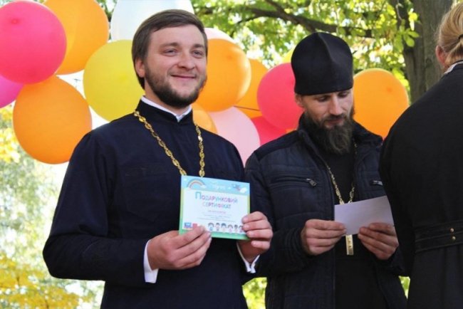 Із лицарями та подарунками: у Луцьку вперше влаштували фестиваль недільних шкіл. ФОТО