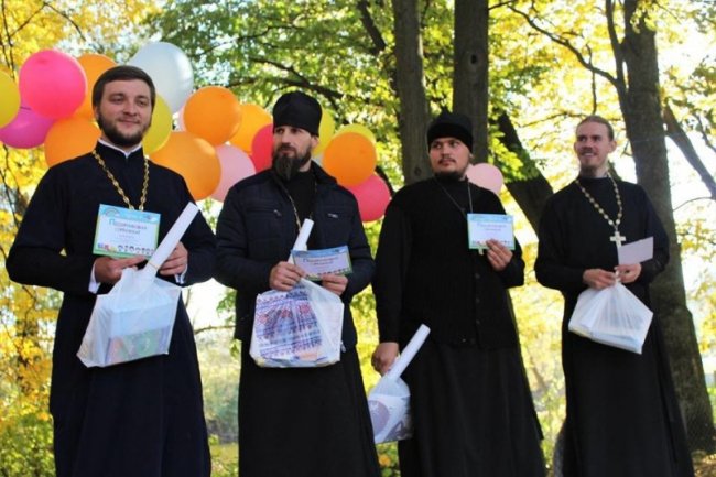 Із лицарями та подарунками: у Луцьку вперше влаштували фестиваль недільних шкіл. ФОТО