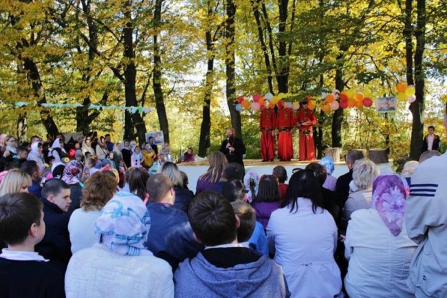 Із лицарями та подарунками: у Луцьку вперше влаштували фестиваль недільних шкіл. ФОТО