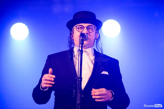 Гурт «Танок на Майдані Конґо» приїхав у Луцьк із вертепом. ФОТО