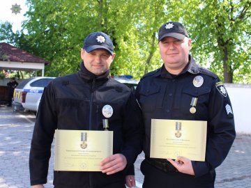 У Луцьку нагородили патрульних, які брали участь у війні з Росією. ФОТО