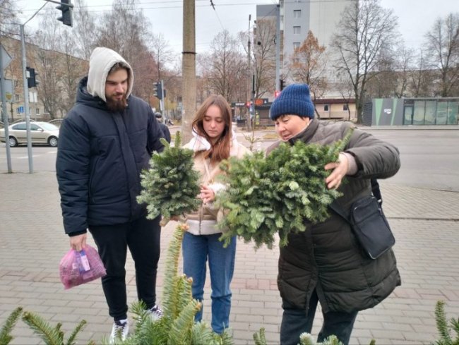 У Луцьку запрацювали ялинкові ярмарки: скільки коштує атрибут свята. ВІДЕО