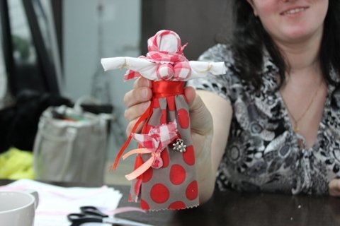 Луцьким дівчатам влаштували арт-терапію. ФОТО