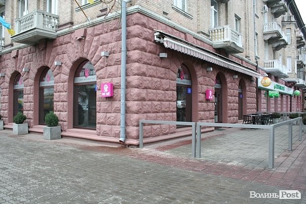 «На майдані коло церкви революція іде». Смачного і теплого Луцька!