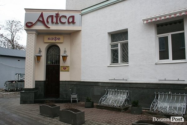 «На майдані коло церкви революція іде». Смачного і теплого Луцька!