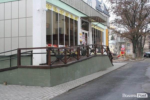 «На майдані коло церкви революція іде». Смачного і теплого Луцька!