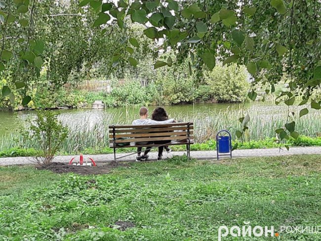 У рожищенському парку, вперше за роки Незалежності, відновлюють освітлення. ФОТО