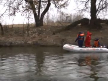 Десятки спусків у Стир та кілометри прочісаного берега: у Луцьку майже місяць не можуть знайти тіло пенсіонера