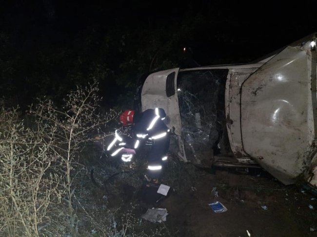 Поблизу Рівного зіткнулися фургон та автобус, в якому було пів сотні людей. ФОТО