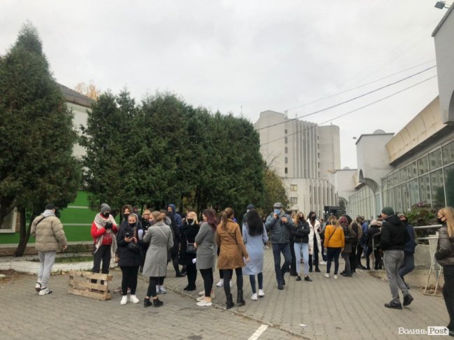 Як у Луцьку відбувався мітинг підприємців та про що говорили за зачиненими дверима. ФОТО 