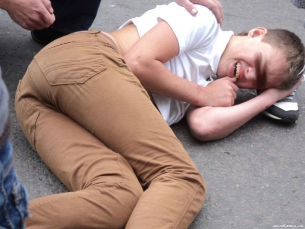 У Луцьку під колесами авто опинився підліток. ФОТО