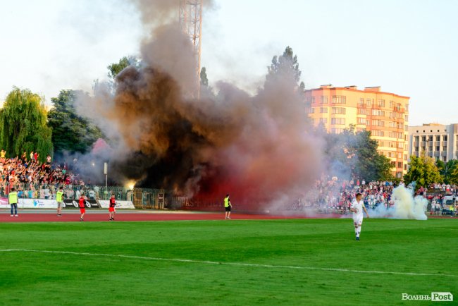 «Волинь» – «Карпати»: великий фотозвіт із нашумілого матчу