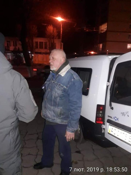 У Луцьку муніципали «прославили» чоловіка, який крав бруківку