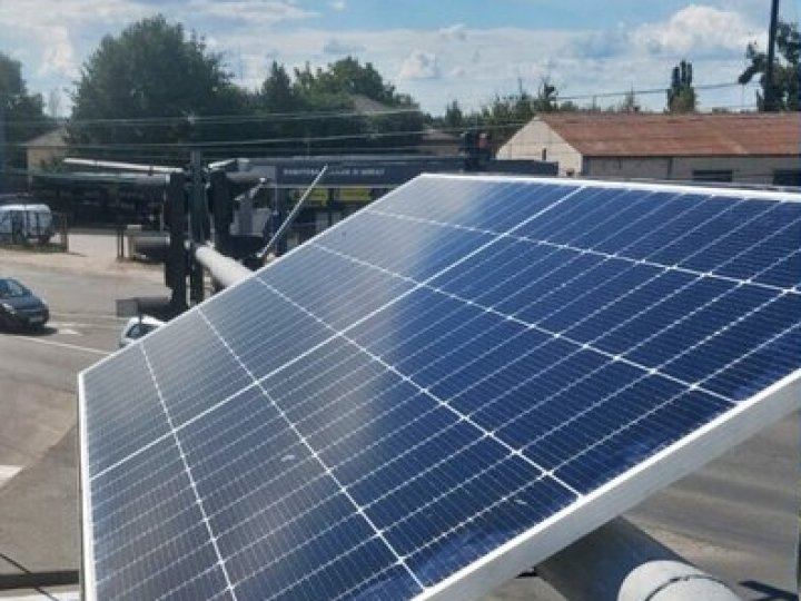 У Луцьку три світлофори оснащені сонячними панелями