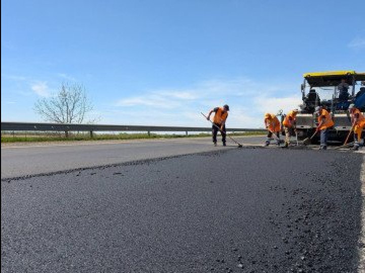 На Волині ремонтують дорогу до кордону з Польщею