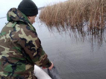 У районі на Волині  екоінспектори вилучили 14  риболовних сіток