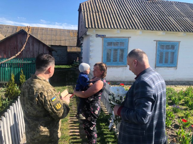 Родичі отримали посмертні нагороди Героїв з Волині. ФОТО