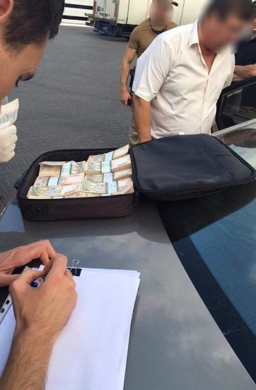 Керівник Інституту сільського господарства попався на хабарі у півмільйона гривень. ФОТО