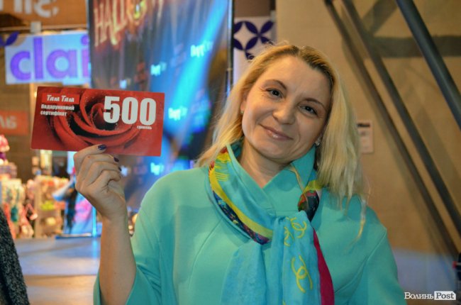 Власниця сертифікату на 500 гривень