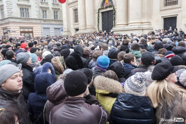 Прощання з Кузьмою у Львові: тисячі людей та останні оплески. ФОТО