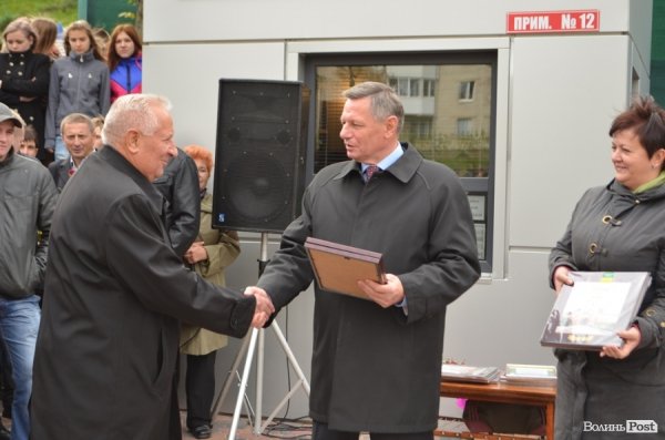 У Луцьку поряд з «Сіті-парком» відкрили Міст закоханих. ФОТО