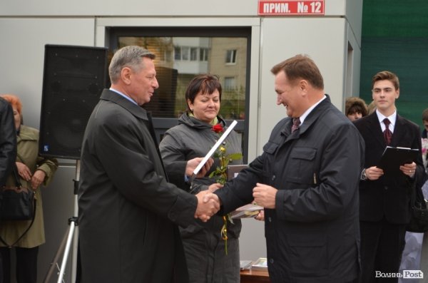 У Луцьку поряд з «Сіті-парком» відкрили Міст закоханих. ФОТО