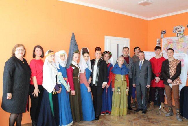 Показали, як одягалися лучани у часи Середньовіччя. ФОТО