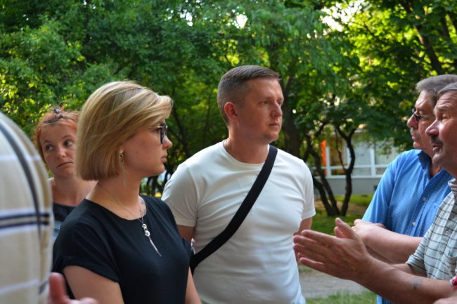 Нові паркомісця, LED-освітлення та дитячий майданчик: відремонтують один з найгірших дворів Луцька