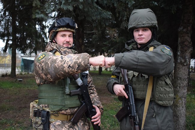 Нацгвардійці з Волині привітали ЗСУ літрами крові, яку здали для поранених воїнів. ФОТО