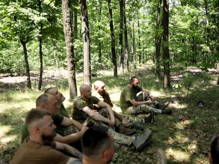 Допомогти бійцям вийти з бойового стресу: в ОК «Захід» цьому навчають військових психологів
