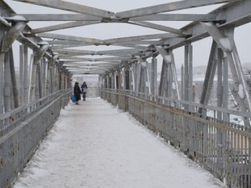 У Луцьку неповнолітня намагалася зістрибнути з мосту 