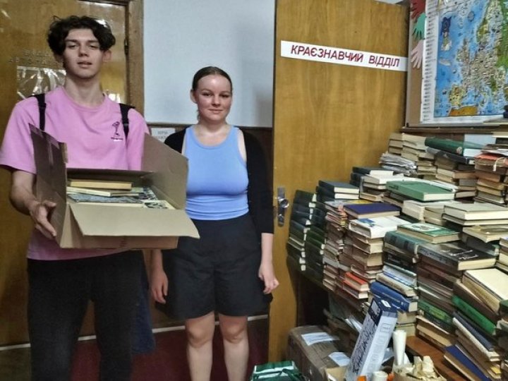 У Луцьку за місяць зібрали майже пів тонни російської літератури на макулатуру