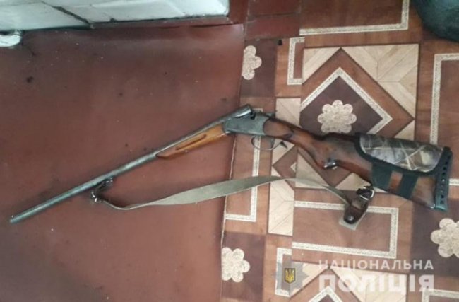 У двох волинян поліцейські вдома знайшли зброю та наркотики