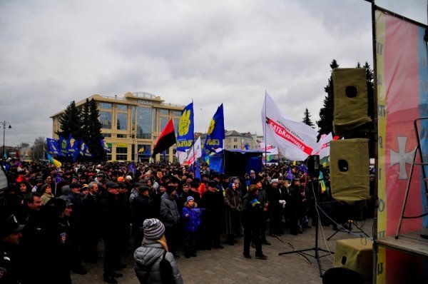 Віче на луцькому Майдані. ФОТО