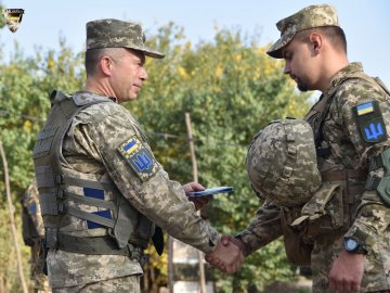 Військові волинської бригади отримали нагороди на передовій. ФОТО