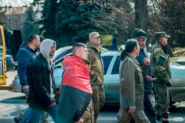 У Луцьку ходою і молитвами вшанували мужність та героїзм добровольців. ФОТО