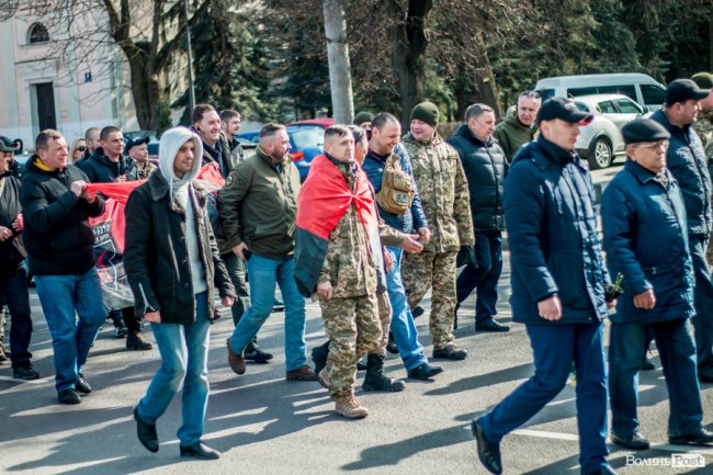 У Луцьку ходою і молитвами вшанували мужність та героїзм добровольців. ФОТО