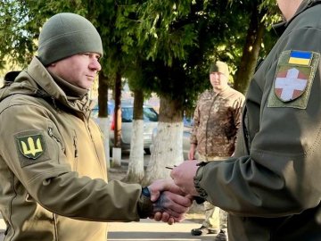 Нагородили воїна, який після важкого поранення служить у ТЦК на Волині