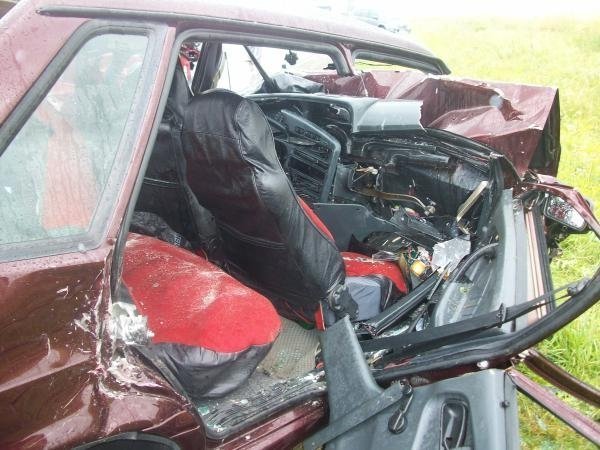 Дорожня аварія на трасі Луцьк-Рівне: авто розбиті вщент, люди - в реанімації. ФОТО