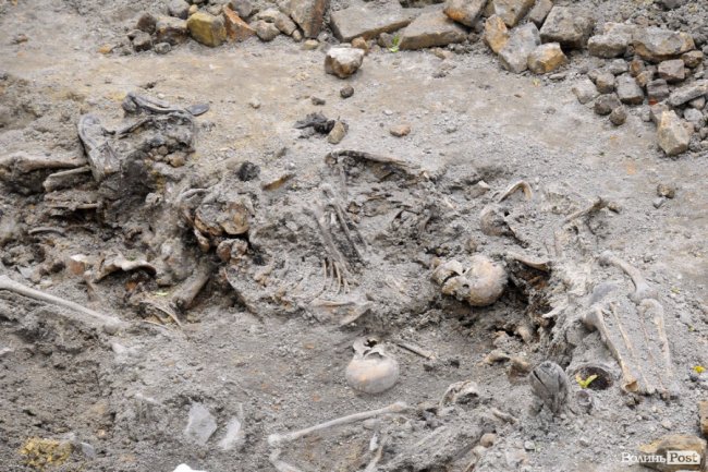 У Луцьку розкопали масове захоронення розстріляних в'язнів