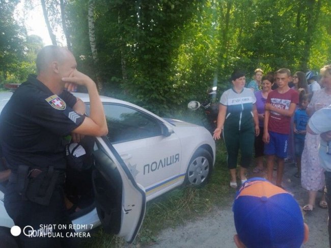 На Горохівщині – скандал: більше сотні селян прийшли на мітинг проти орендаря ставка. ФОТО. ВІДЕО