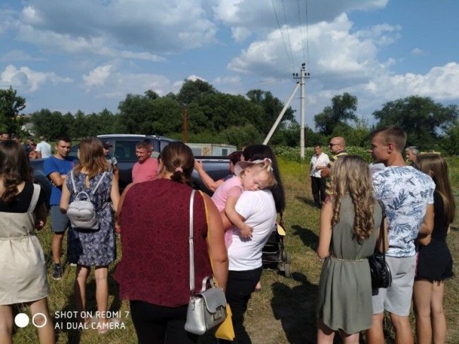 На Горохівщині – скандал: більше сотні селян прийшли на мітинг проти орендаря ставка. ФОТО. ВІДЕО
