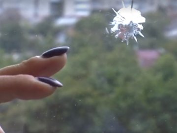 Лучанці обстріляли балкон: деталі. ВІДЕО