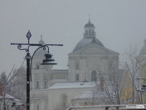 Луцьк засипає снігом. ФОТО