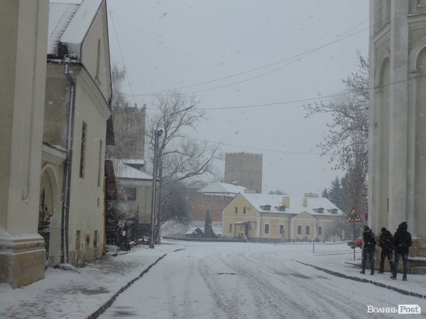 Луцьк засипає снігом. ФОТО