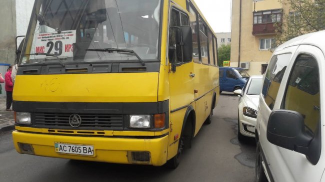 Аварія у Луцьку: зіткнулись маршрутка і тролейбус. ФОТО