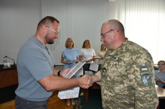 У Луцьку нагородили тринадцятьох військовослужбовців Повітряних сил, які захищають місто від дронів та ракет
