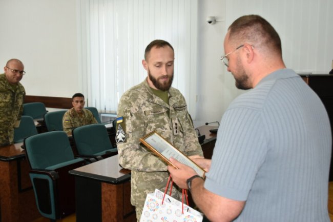 У Луцьку нагородили тринадцятьох військовослужбовців Повітряних сил, які захищають місто від дронів та ракет