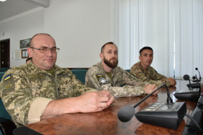 У Луцьку нагородили тринадцятьох військовослужбовців Повітряних сил, які захищають місто від дронів та ракет