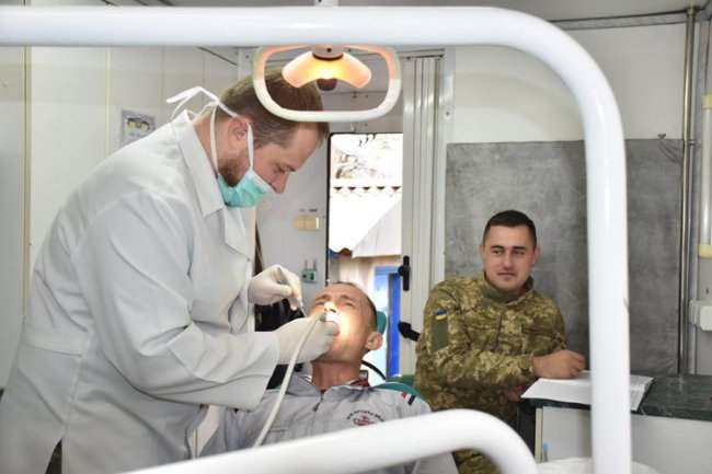 Військові з волинської бригади допомагають лікувати мешканців Донбасу. ФОТО